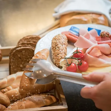 Wohlfuehlhotel Schiestl Hotell Fügen